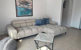 Central Pool-Side 2 Bedroom Apartment In Paphos