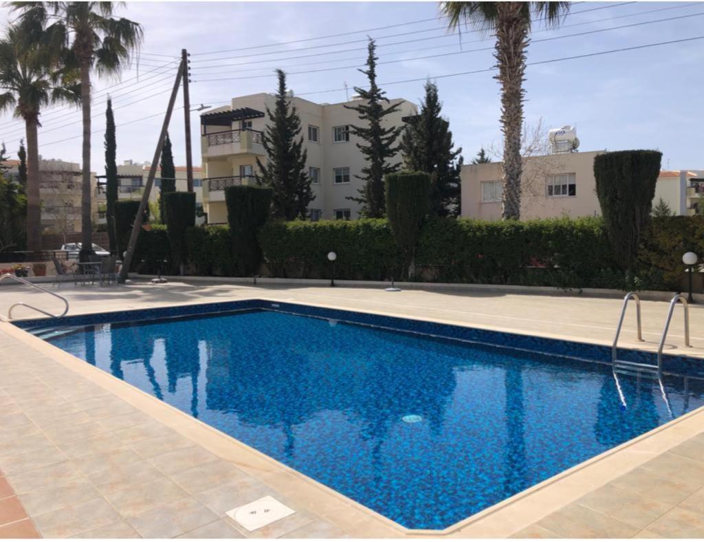 Central Pool-Side 2 Bedroom Apartment In Paphos Exterior photo